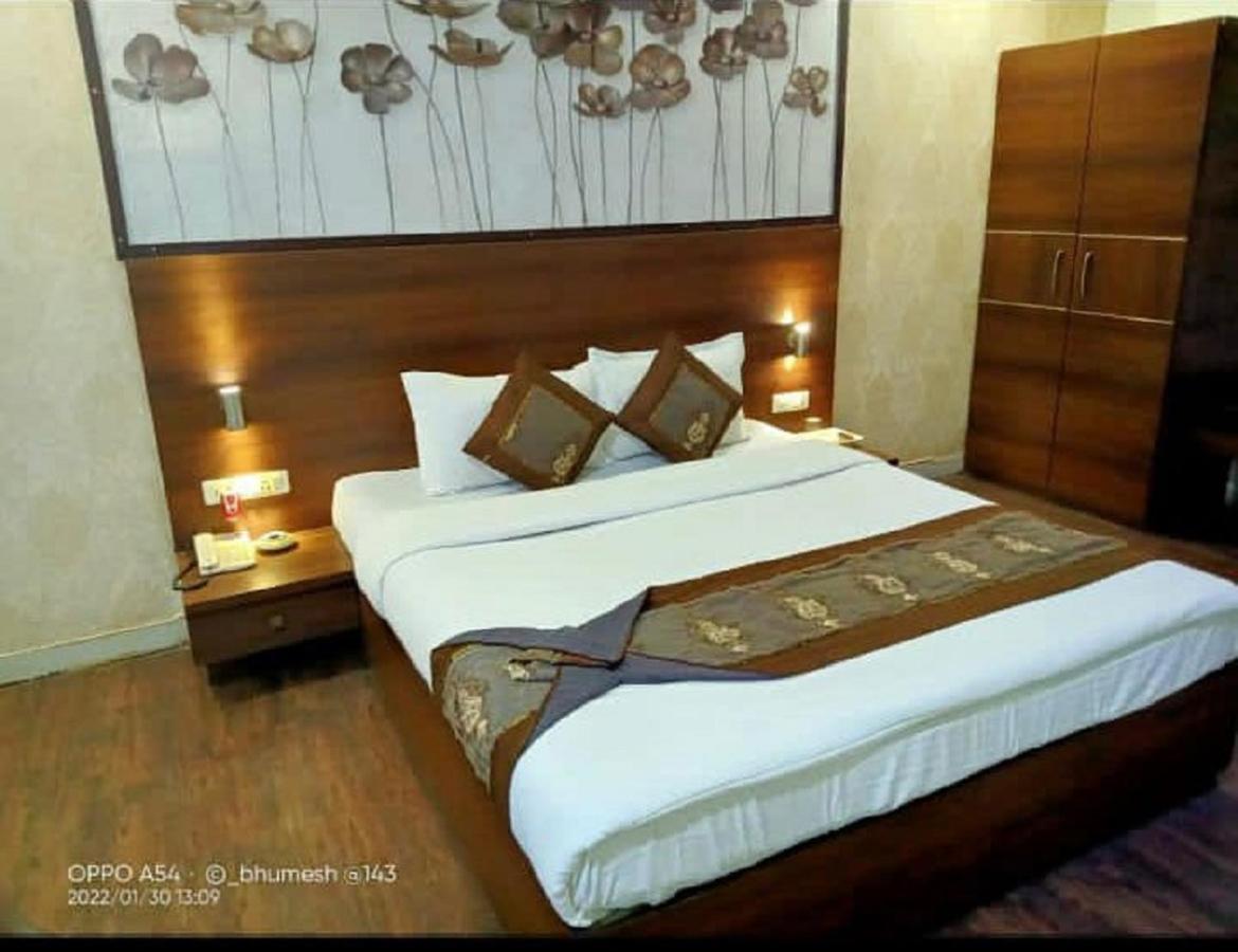 Hotel Babul Inn, Gondia Extérieur photo