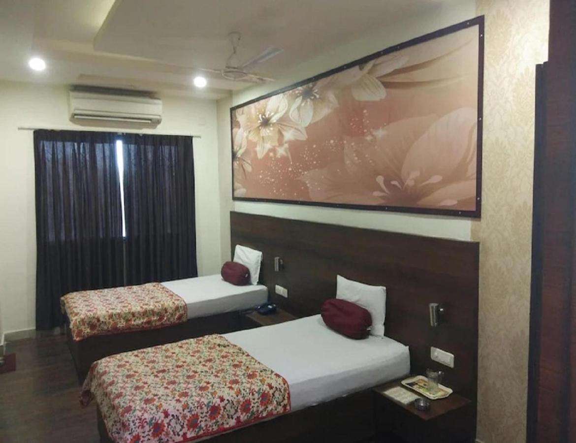 Hotel Babul Inn, Gondia Extérieur photo